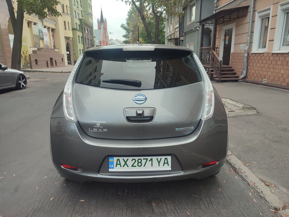 Продам Nissan Leaf