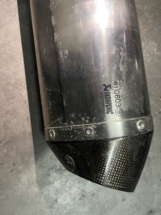 Escape carbono akrapovic