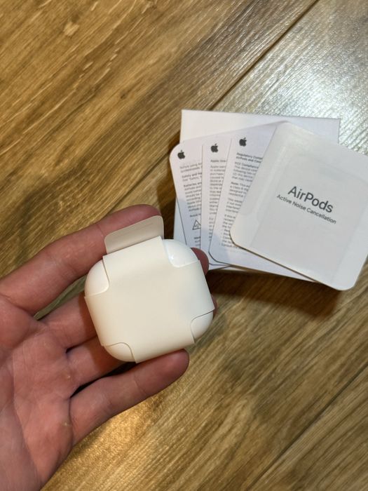 Nowe AirPods 4 (ANC)