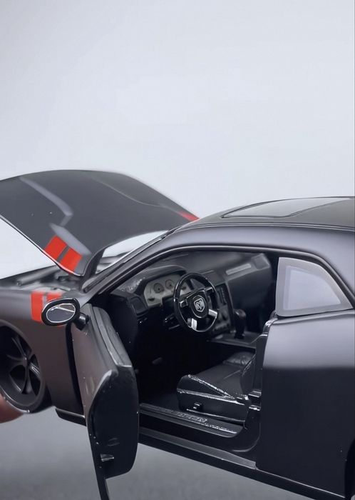 Dodge Challenger acende as luzes miniatura para coleccionadores