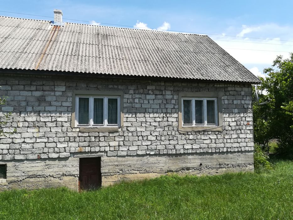 Продається будинок  зв'язку з виїздом за кордон.