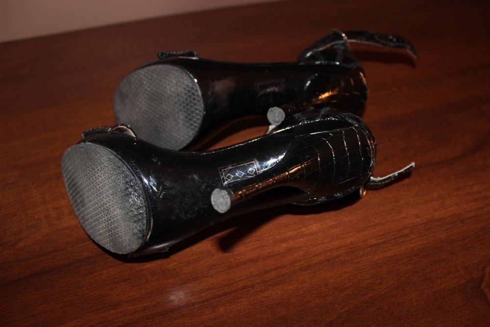 Sandały szpilki lakierowane rozmiar 38