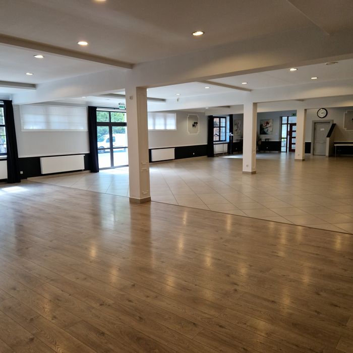 Lokal usługowy 550m² w Pszczółkach