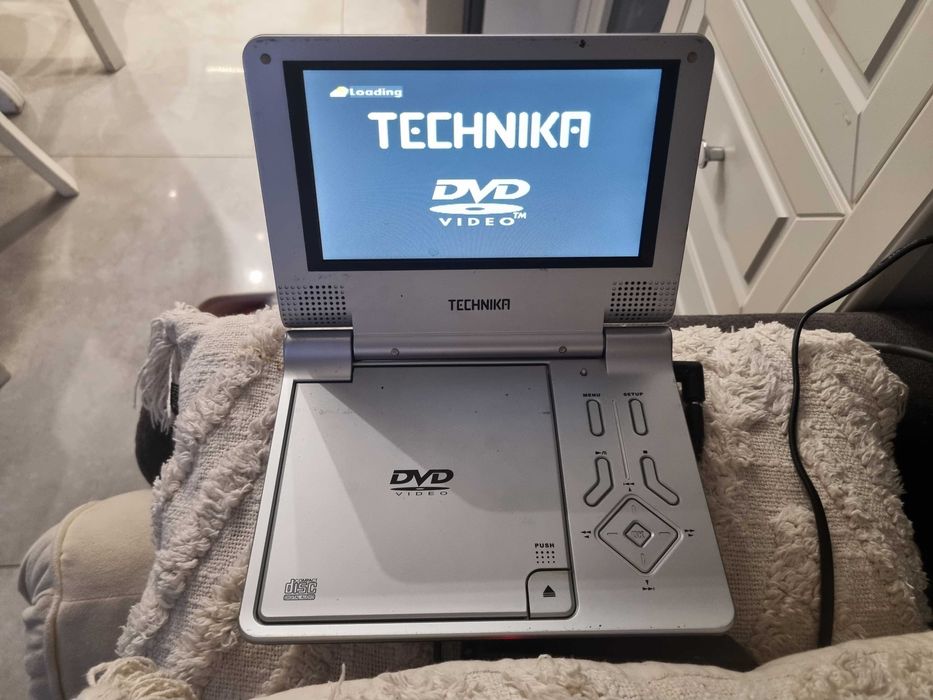 Odtwarzacz DVD przenośny / turystyczny Technika