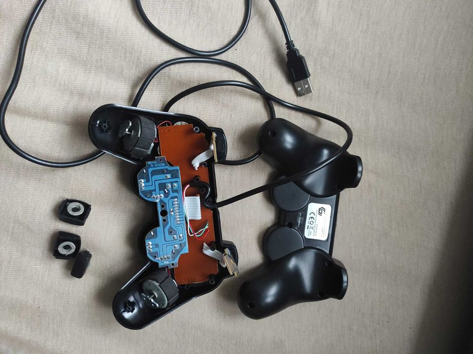 Pad pc w stylu Ps3 na części niemal sprawny, do złożenia, czytaj opis