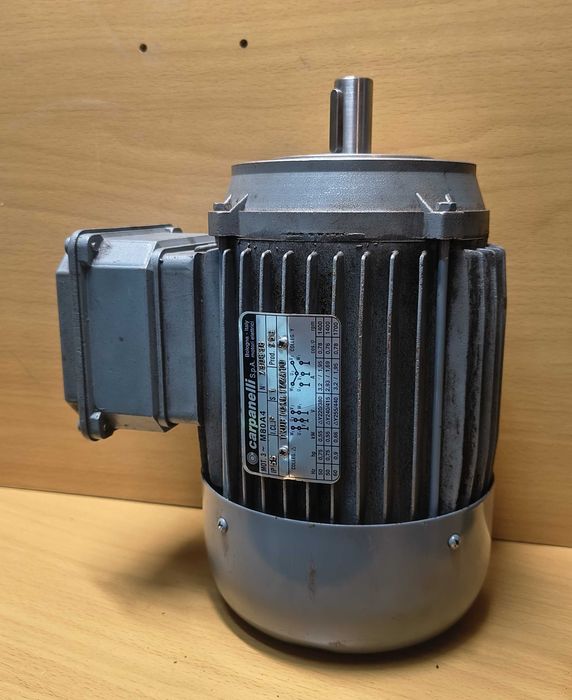 Silnik kołnierzowy 0,55 kW 1400 obr 19mm