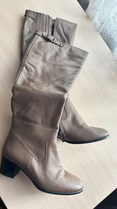 Нові шкіряні чоботи,39 р,єврозима