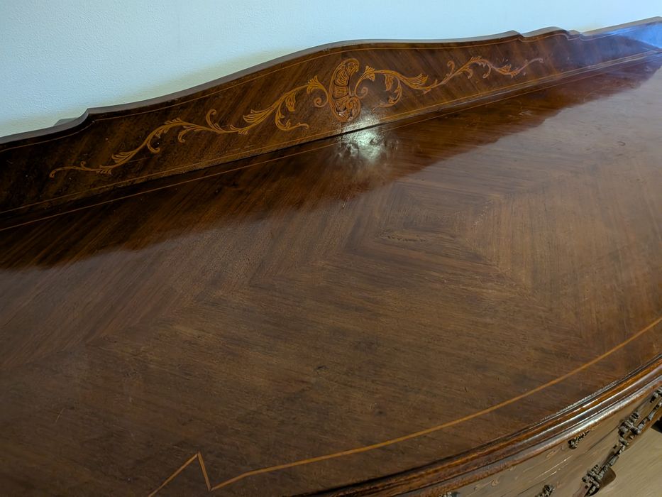 Aparador antigo em boas condições