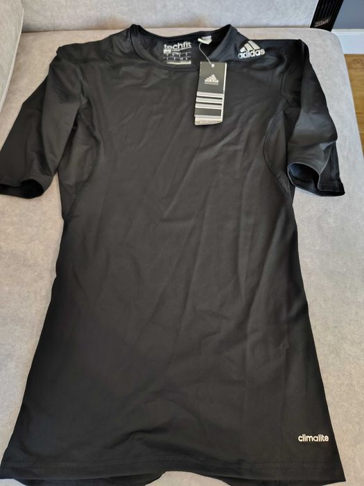 Nowa koszulka kompresyjna adidas Techfit Climalite S czarna