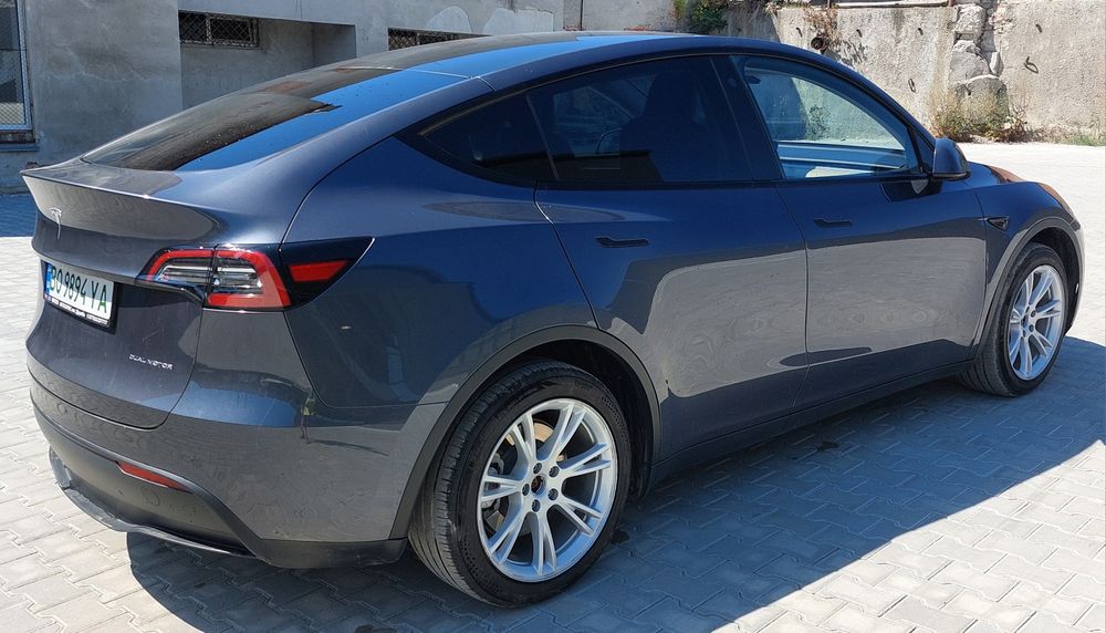 Tesla Model Y 2023 VIN 7SAYGAEE4PF779989 фото оголошення 5 з 8