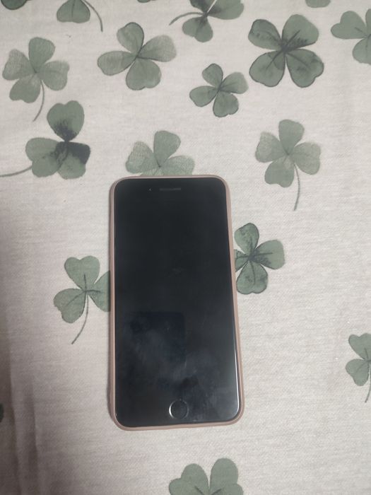 Iphone 8 +  смартфон