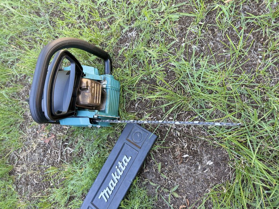 Spalinowa Makita pila lańcugowa EA3200S sprawna używana