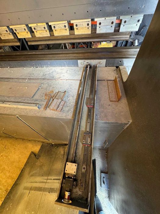 Máquina Quinadeira Guifill 100Ton 3000mm
