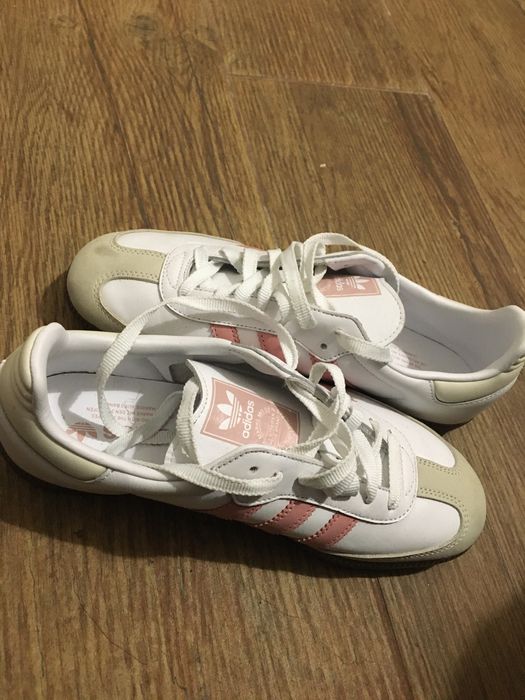Adidas tamanho 40.5