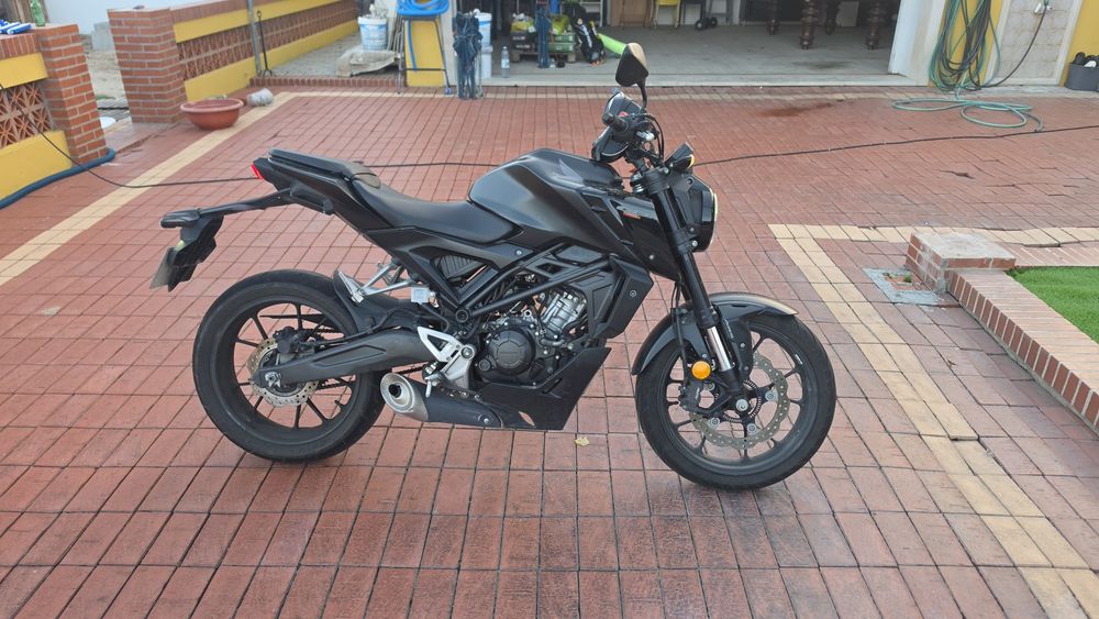 Moto honda cbf125 preta