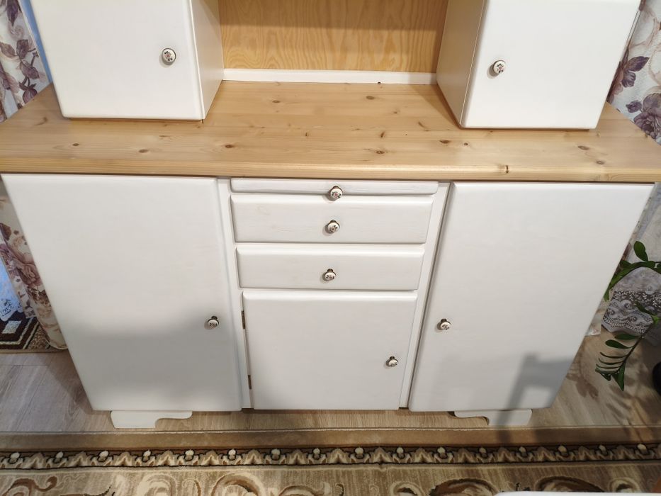 Kredens PRL po renowacji