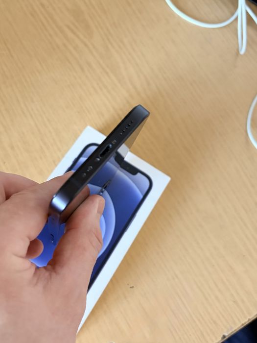 Продам iPhone 12 / 64