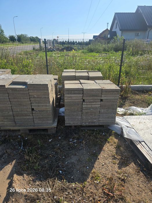 Płytka chodnikowa 35x35 oraz obrzeża 20x100x6 z rozbiórki