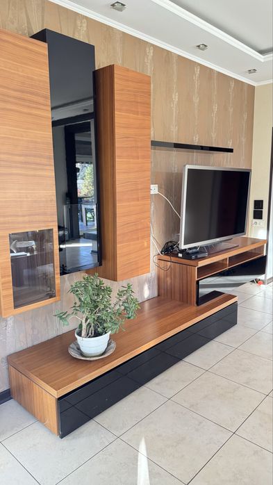 Тумба під телевізор. Шафа настінна