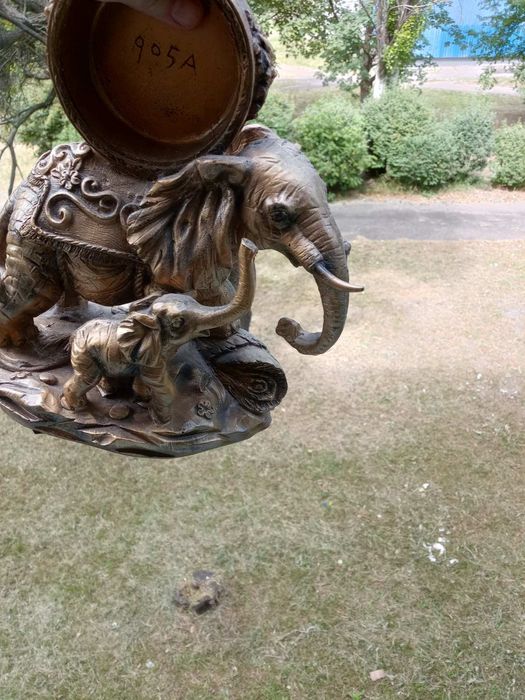 Часы слон настольные..