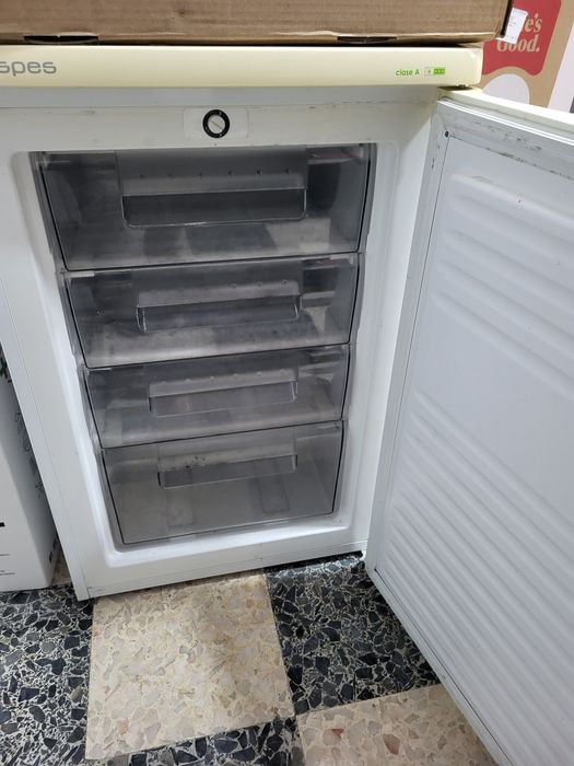 Congelador vertical 85 cm altura