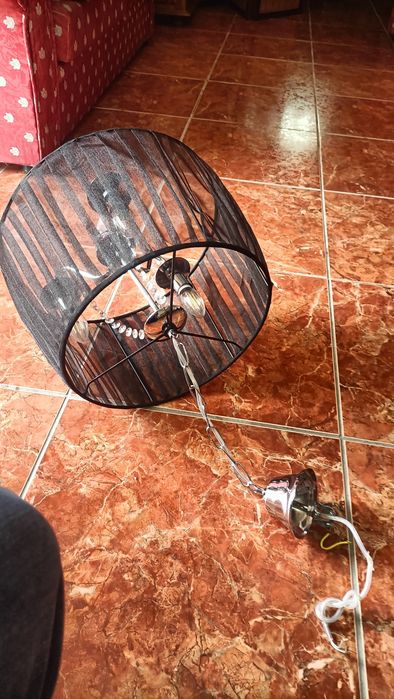 Vendo dois candeeiros de teto para sala em perfeitas condições.