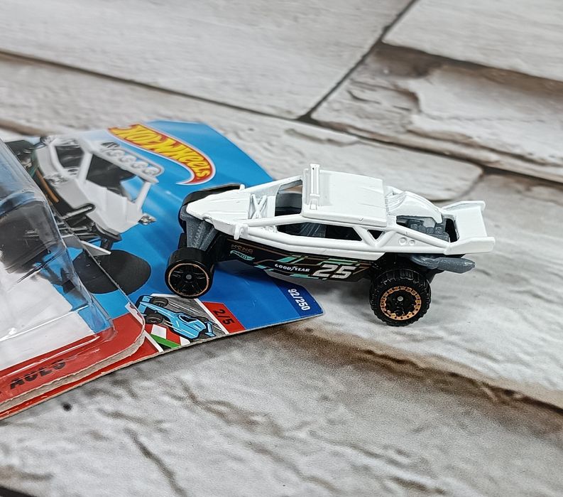 Hot Wheels samochodzik Dune It Up