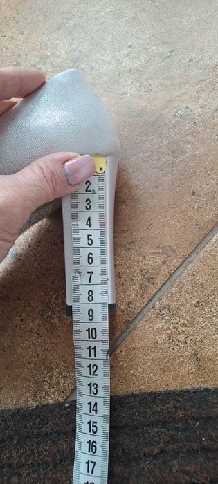 Buty na słupku, szpilki