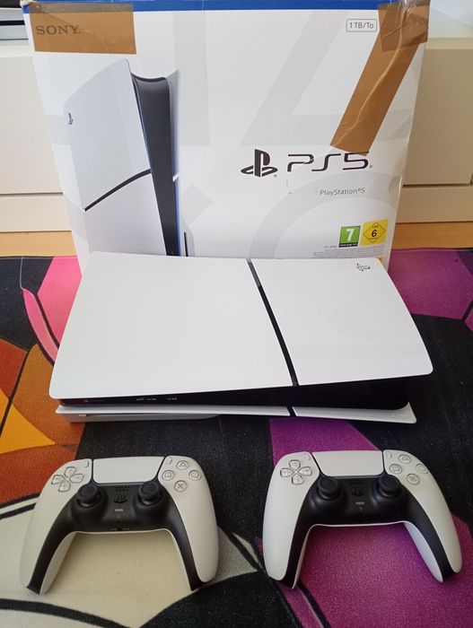 PS5 Slim 1TB (Edição Disco) + 2 Comandos DualSense + Fatura e Garantia