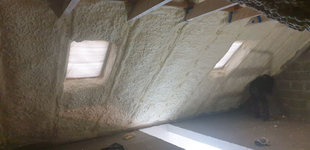 Ocieplanie pianką pur poddasza, izolacja  pianą docieplenie,stropy