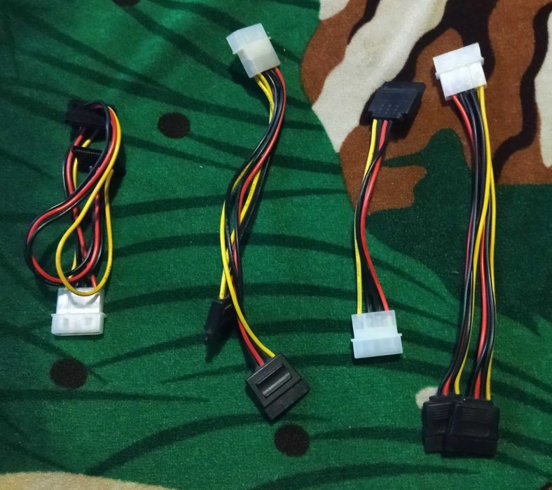 Кабель перехідник molex to sata power