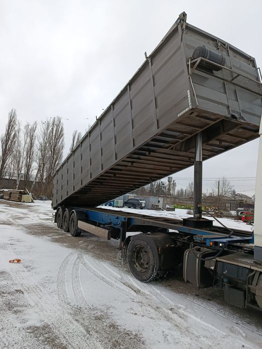 Самосвал-котейнеровох