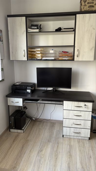 Solidne duże biurko z nadstawką