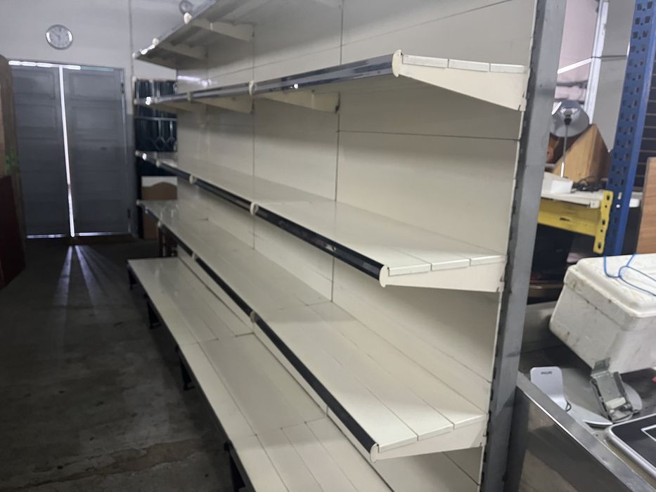 Estante de parede composta por 4 modulos com o total de 3.86mt