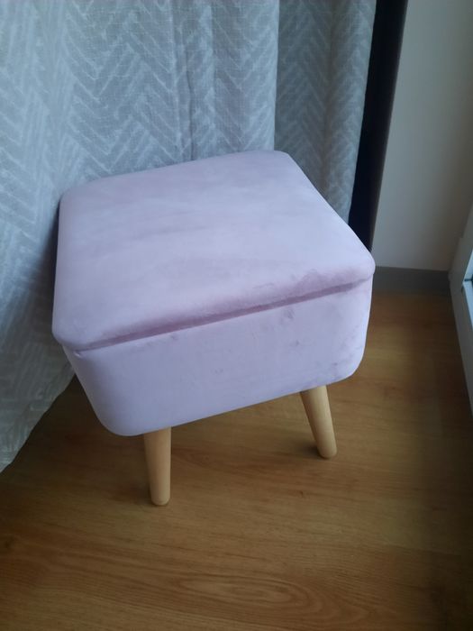 Schowek pufa jasnoróżowy plus futerko