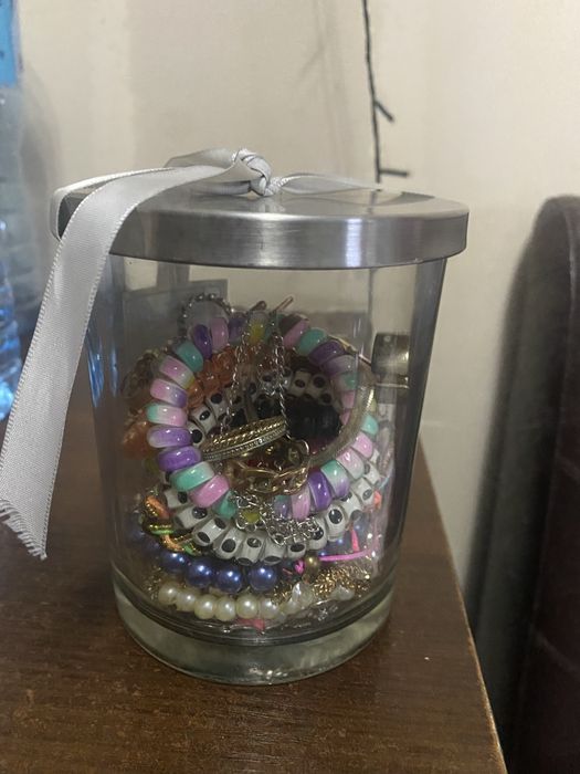Mystery yewellery jar