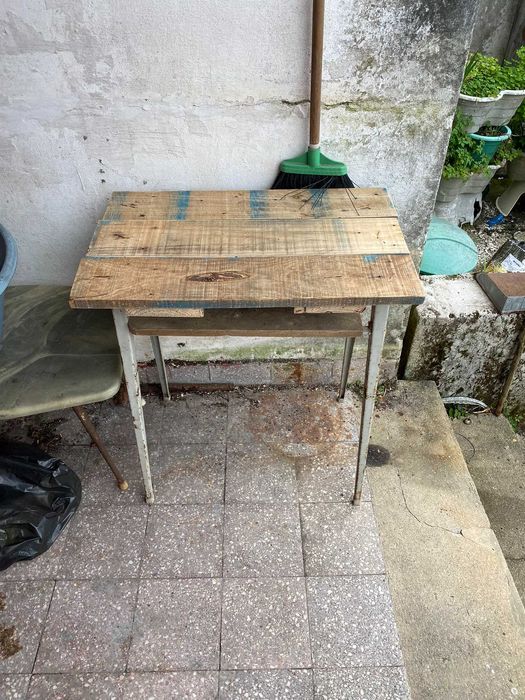 mesa de madeira pequena