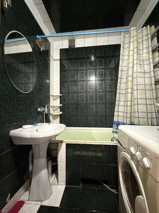 Здам на рік і більше чотирикімнатну квартиру в Чорноморську.