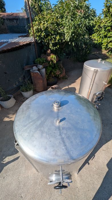 Cubas de vinho Inox Semi Novas (350L e 500L)