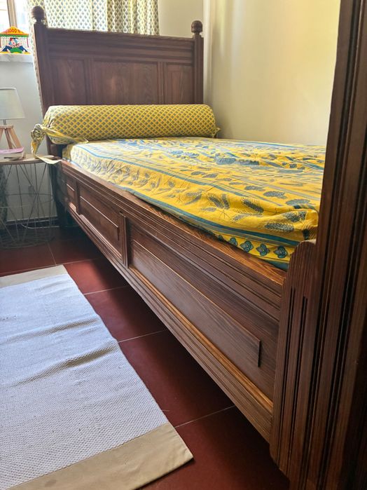 Camas rústicas em óptimo estado