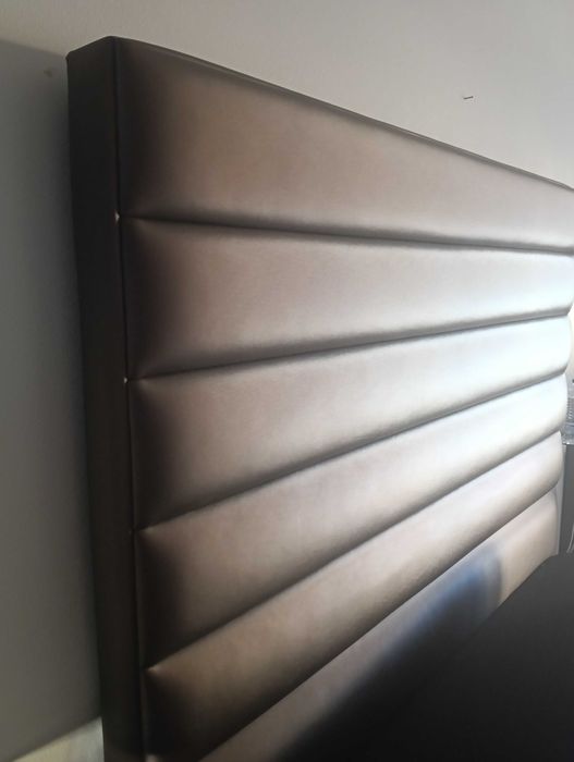 Cabeceira de cama feita em estufador