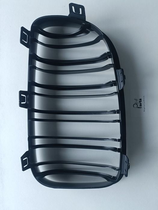 (Promoção) Grelhas Frontais aro duplo BMW E81 E82 E87 E88 preto piano