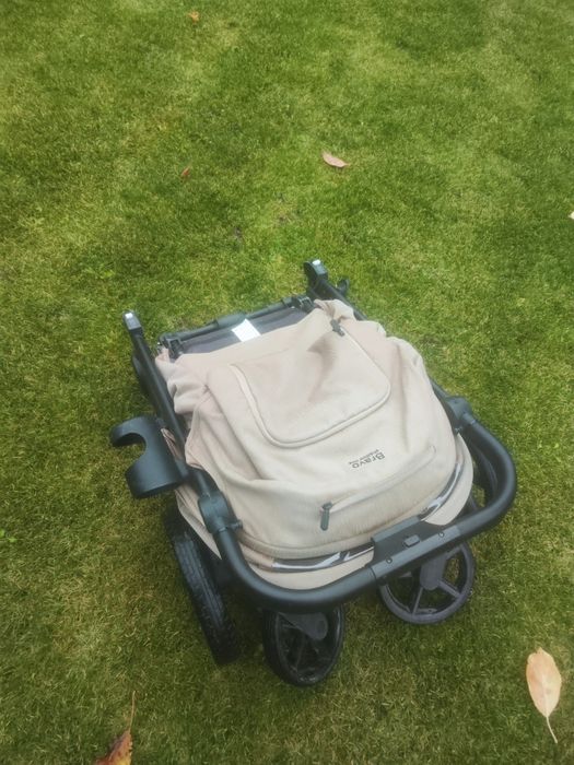 Прогулянкова коляска Carello Bravo