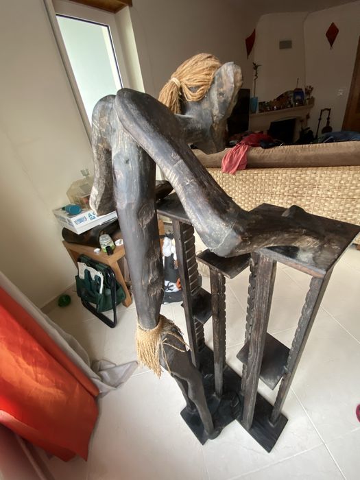 Móvel étnico para colocar CDs