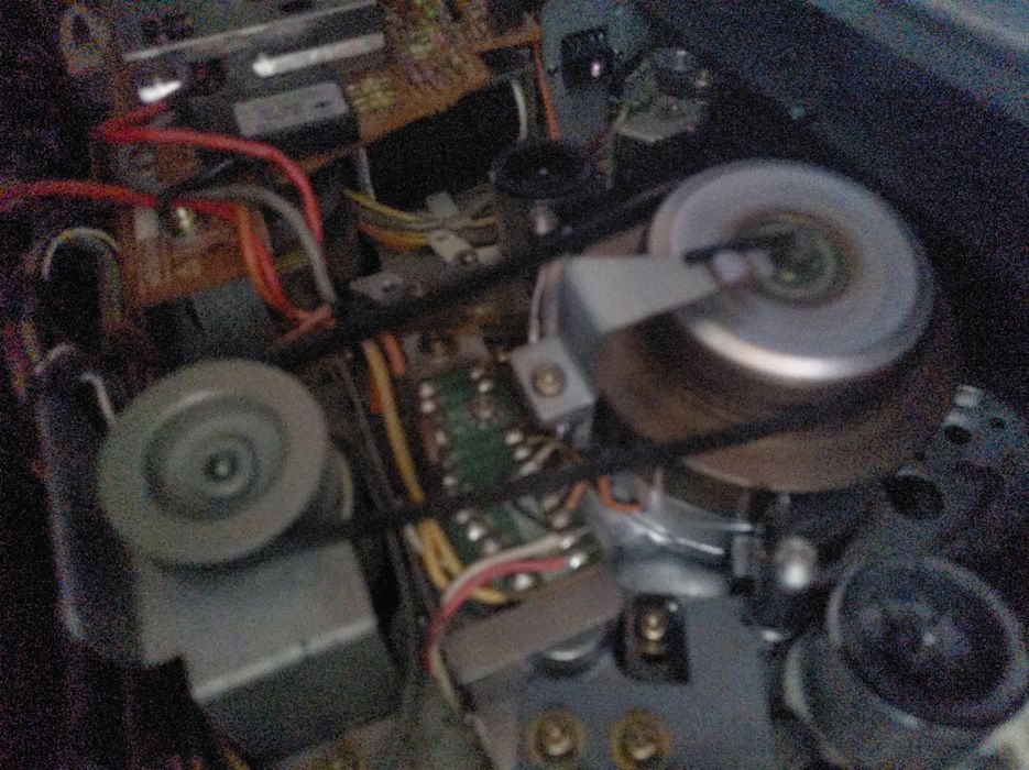 Видеомагнитофон Sharp VC-8300