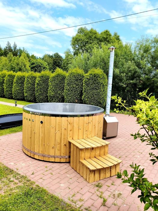 Dobrze wyposażona balia ogrodowa z transportem i montażem JACUZZI