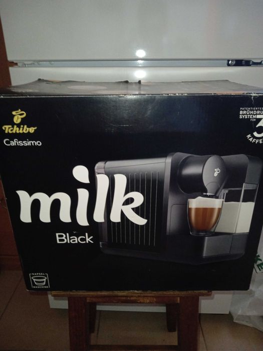 Ekspres Kapsułkowy TCHIBO Cafissimo Milk Czarny