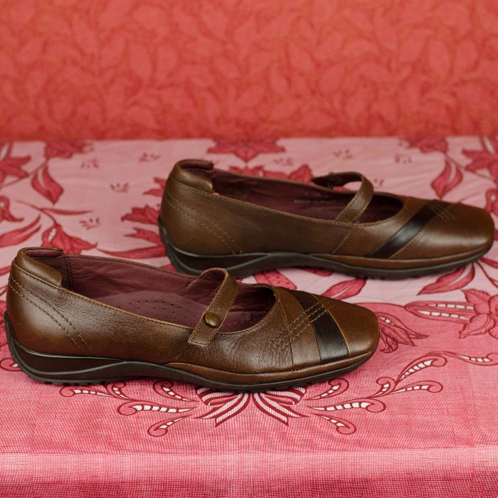 Кожаные фирменные балетки Clarks с ремешком 36,5-37р. 23,5 см.