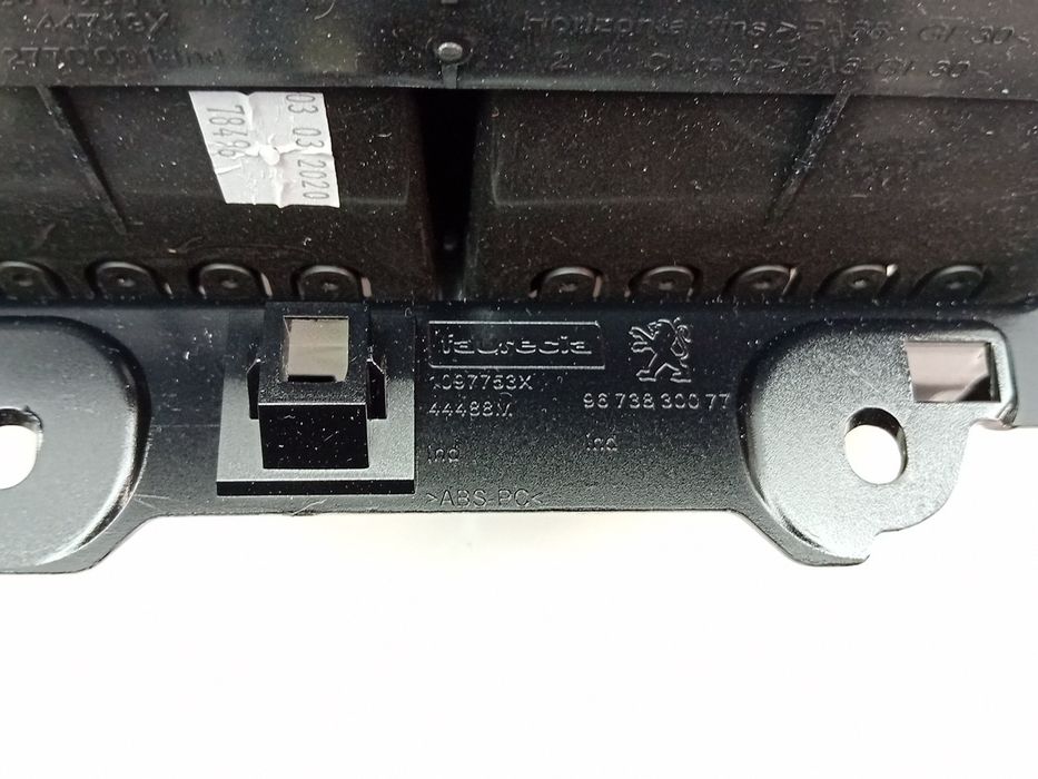 Moldura da consola central / rádio / aro PEUGEOT 208
