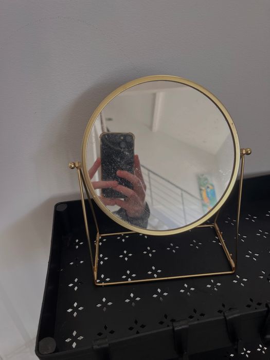 espelho dourado pequeno para banheiro